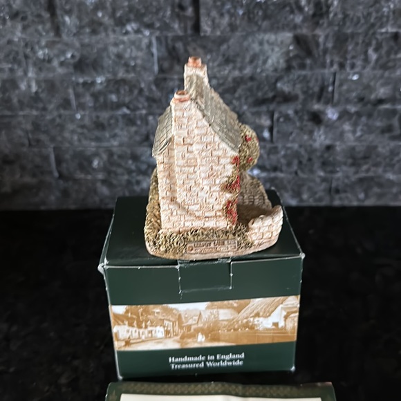 Original 1984 Lilliput Lane Holly Cottage Miniature. Original sticker attached. - Picture 3 of 6